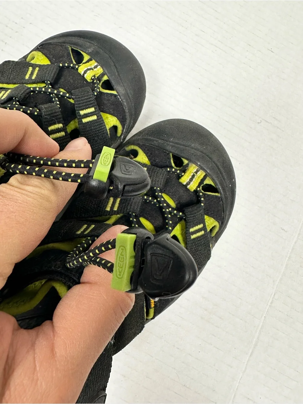 Keen Newport H2 Waterproof Hiking Sandals Big Kids Size 3.0